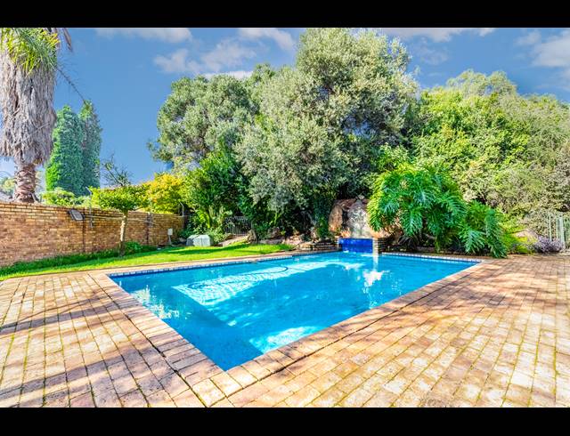 1 BEDROOM APARTMENT FOR SALE IN BRYANSTON